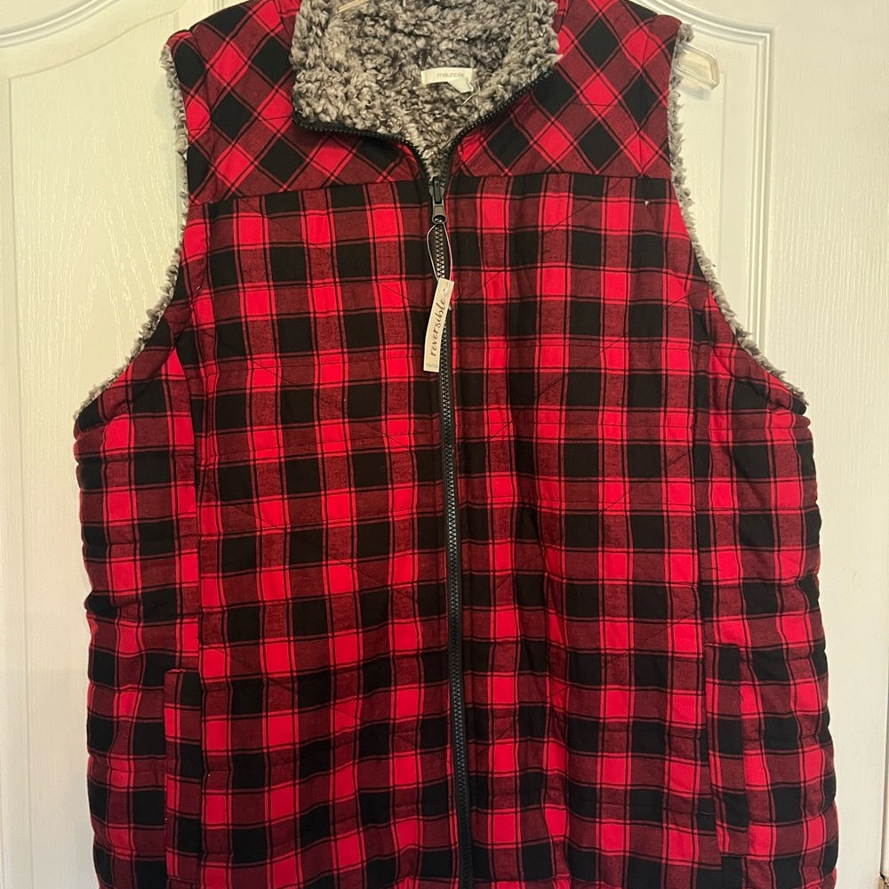NWT Maurices Red and Black Plaid / Gray Sherpa Reversible Vest